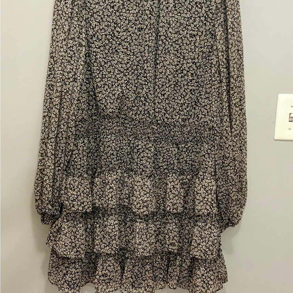 Chic Black and White Floral Midi Dress - Picture 4 of 9